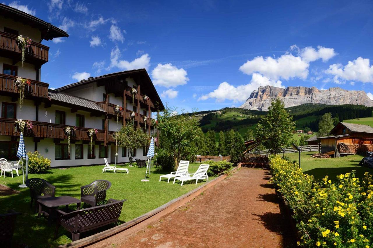 Appartamenti Astoria La Villa ลาวิลลา ภายนอก รูปภาพ