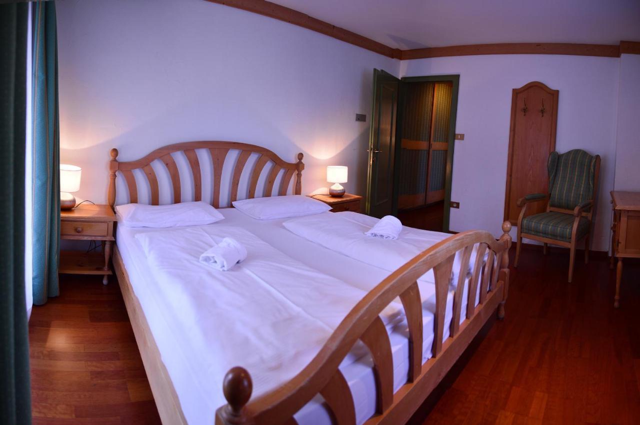 Appartamenti Astoria La Villa ลาวิลลา ภายนอก รูปภาพ