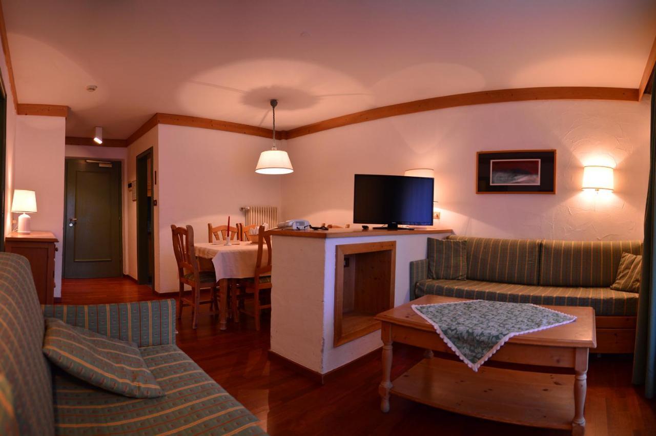 Appartamenti Astoria La Villa ลาวิลลา ภายนอก รูปภาพ